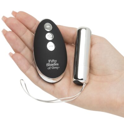 Fifty Shades of Grey Relentless Vibrations Wireless Remote Control Bullet Vibrator Chrome FS74961 5060680311181 Hand Detail